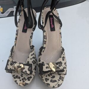 Betseyville wedges 8 1/2